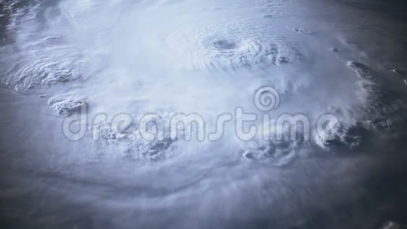 卫星看到一个大飓风与明确的眼睛视频的预览图
