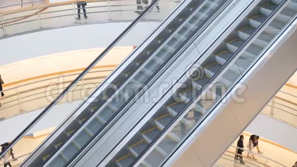 空的购物中心扶梯楼梯4慢动作视频的预览图