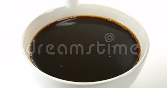 掉进咖啡碗里的糖视频的预览图