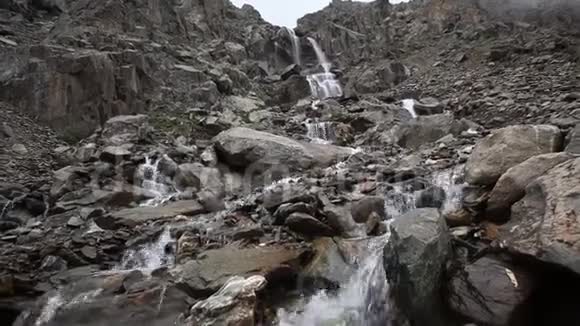 山河山涧与瀑布视频的预览图