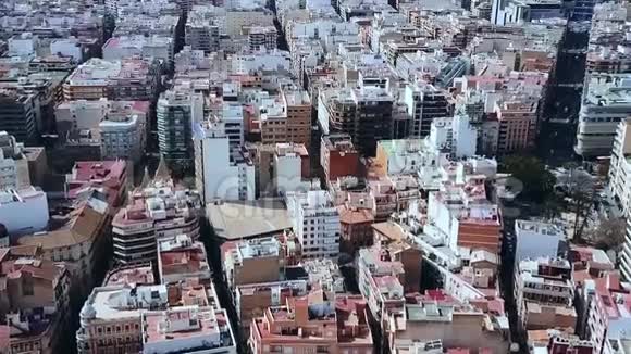 欧洲城市居住区的鸟瞰图库存模范区公寓楼的鸟瞰图视频的预览图