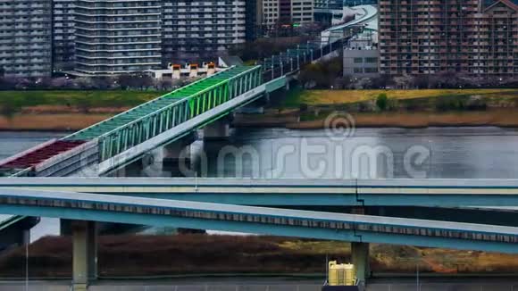 日本东京与阿拉卡瓦河公路桥梁的时间间隔视频的预览图