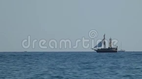 海上的海盗船视频的预览图
