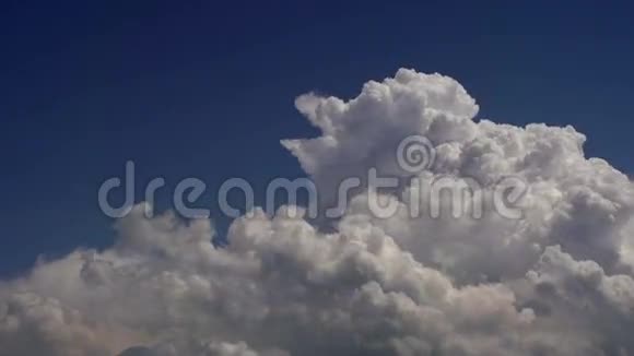 天空中的地震云视频的预览图