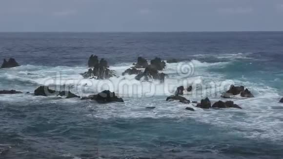 坚固的夏威夷海岸线景观视频的预览图