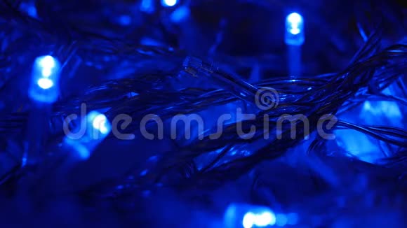 圣诞节闪烁闪烁花环夜间LED装饰照明2019年新年背景为复制空间蚂蚁文本视频的预览图