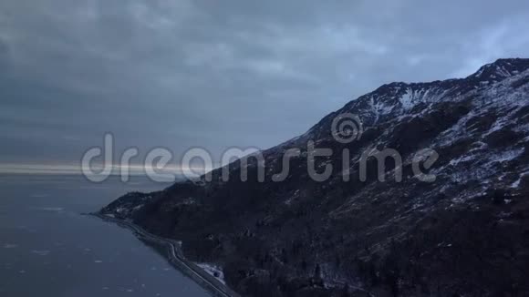 冰在阿拉斯加库克入口移动视频的预览图