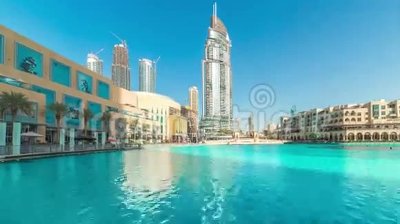 迪拜喷泉靠近迪拜商城视频的预览图