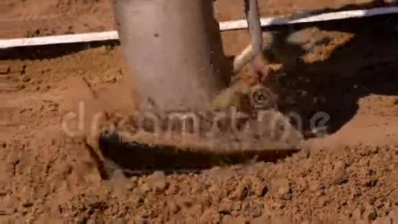 土壤压实过程视频的预览图