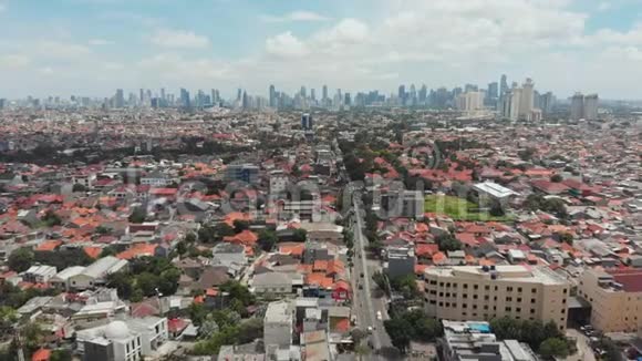 雅加达市郊区的空中全景印度尼西亚视频的预览图