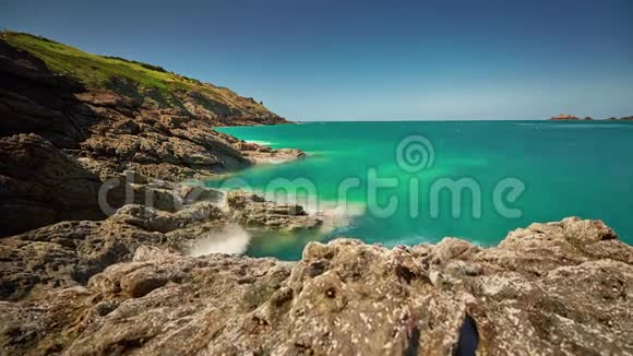 夏日绚丽的自然湾全景4k失法视频的预览图