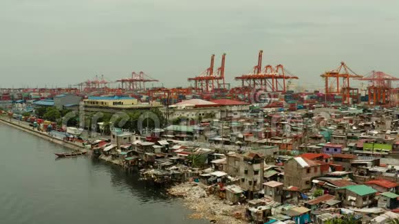带集装箱的工业海港菲律宾马尼拉视频的预览图
