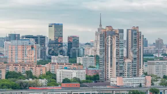 从空中俯瞰城市景观天际线与世界贸易中心塔楼和酒店乌克兰时间在莫斯科俄罗斯视频的预览图