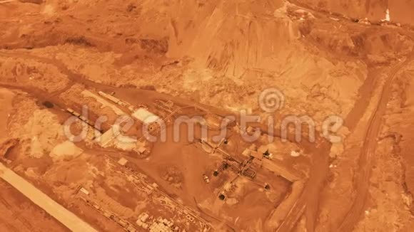 空中观景在火星表面飞行视频的预览图