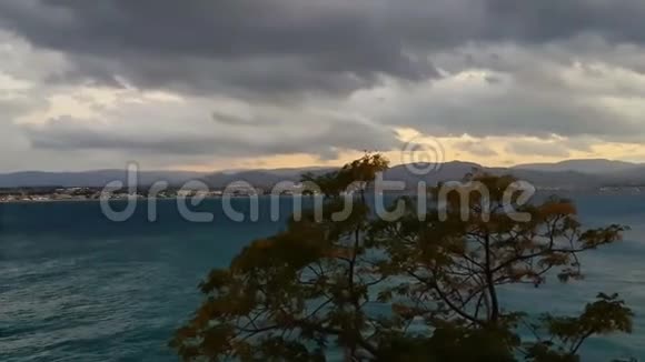 希腊的卢特拉基城市景观一个著名的旅行目的地视频的预览图