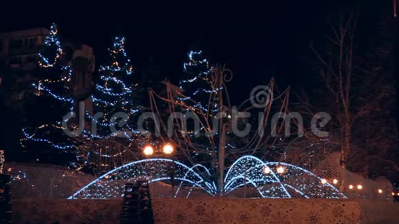 俄罗斯新年前的城市装饰视频的预览图