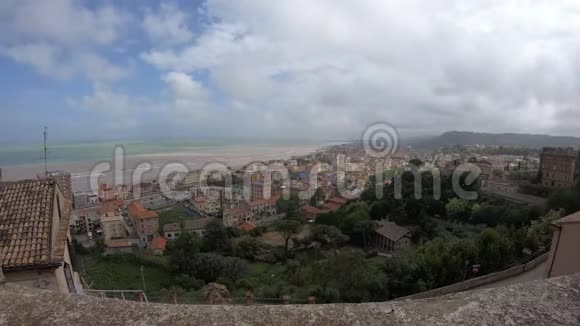 从塔上俯瞰格罗塔马和圣贝内代托德尔特隆托马奇地区意大利视频的预览图