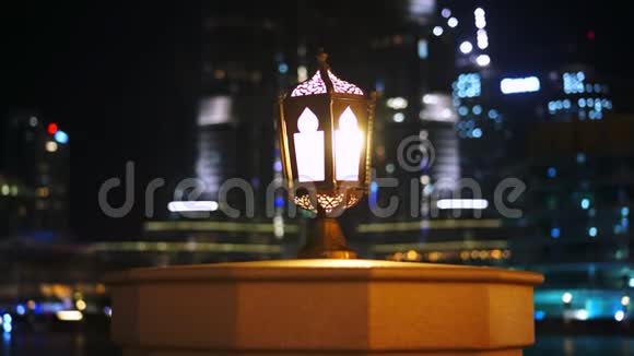 哈利法塔旁边的阿拉伯灯视频的预览图