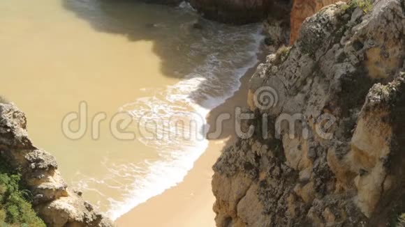 美丽的大西洋景色和葡萄牙海岸海湾的岩石视频的预览图
