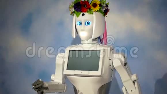 机器人女孩移动她的手视频的预览图