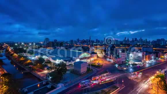 曼谷城市景观与曼谷火车站的时空鸟瞰图视频的预览图