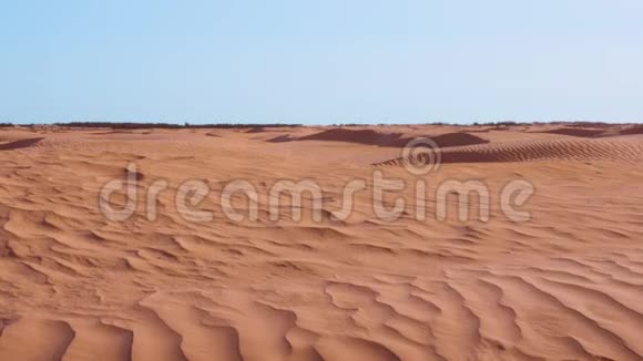 撒哈拉沙漠沙丘上有涟漪旅游景观视频的预览图