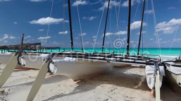 古巴海滩上的卡塔玛人视频的预览图