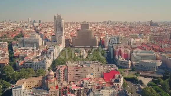 西班牙马德里著名广场埃斯帕纳广场的鸟瞰图视频的预览图