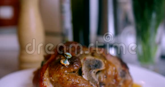 火腿霍克霍夫猪肉指节特写视频的预览图