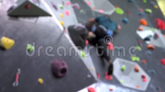 攀岩健身运动散焦射击视频的预览图