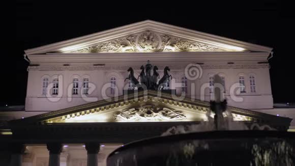 莫斯科博肖剧院上面装饰着灰泥造型和雕像4K视频的预览图