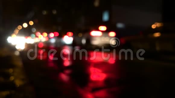 分散了夜间城市的交通灯视频的预览图