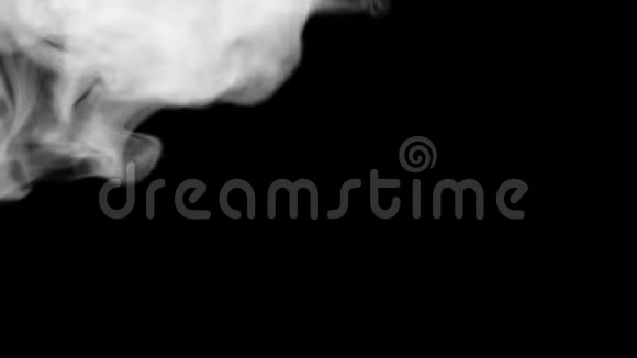 明亮的白色烟雾在黑色背景下缓慢运动视频的预览图