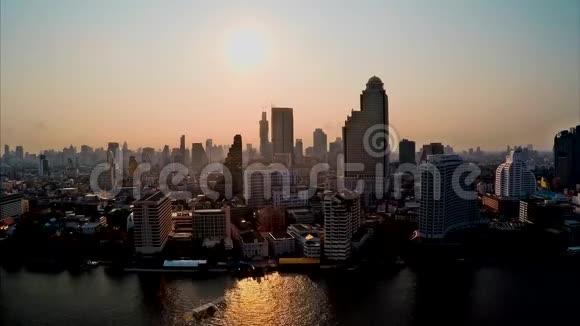 现代大城市曼谷市中心建筑海滨泰国美丽温暖清晨时光流逝全景视频的预览图