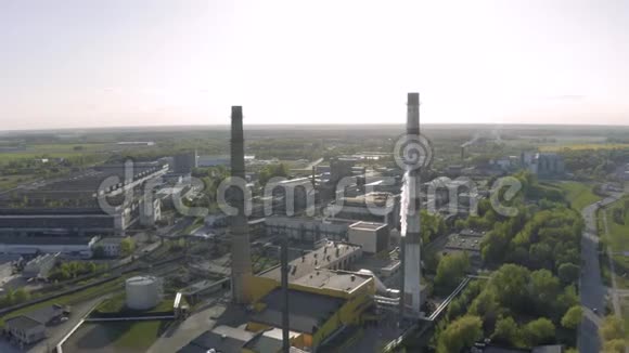 城市火力发电厂管道视频的预览图