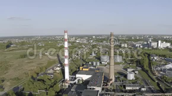 城市火力发电厂管道视频的预览图
