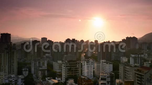 太阳在加拉加斯的西边落下视频的预览图