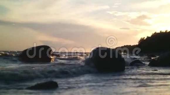 海浪海岸日落视频的预览图