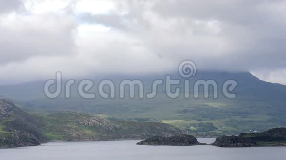 苏格兰高地的薄雾和群山苏格兰视频的预览图