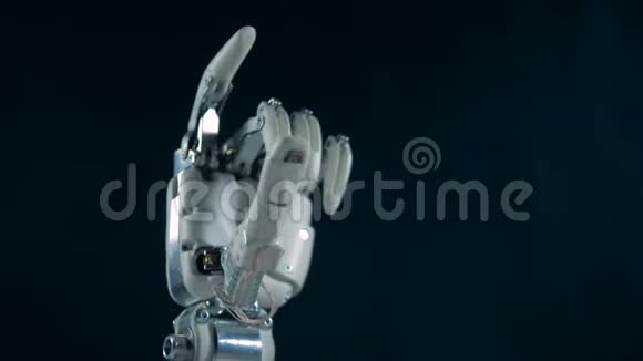 机器人假体弯曲手指特写视频的预览图