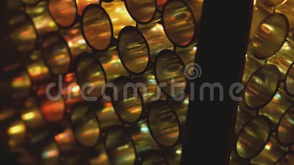 彩虹光反射圆形金属网架视频的预览图