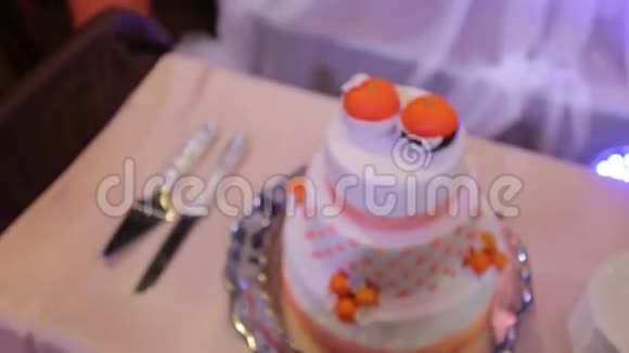 宴会上的婚礼蛋糕视频的预览图