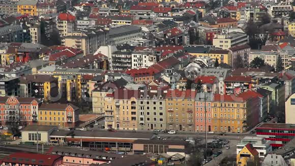 奥地利因斯布鲁克市交通活跃建筑优美视频的预览图