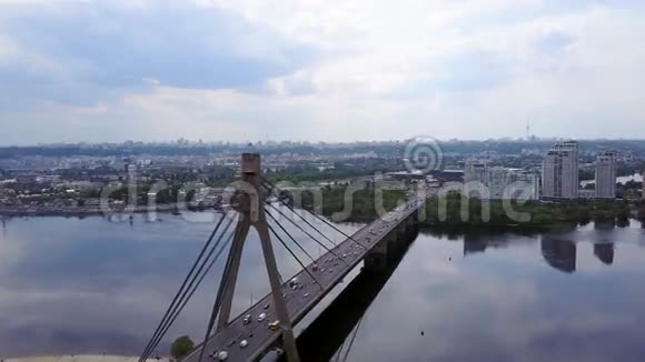 基辅桥用无人机射击视频的预览图