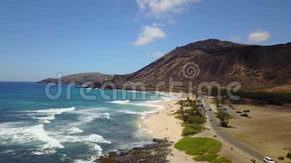 夏威夷瓦胡岛沙滩无人机视频的预览图