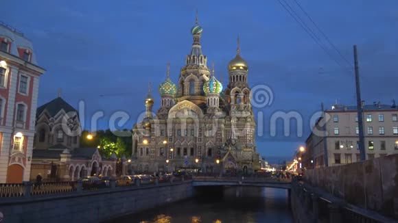 五月的傍晚一幅救世主教堂的景色圣彼得堡视频的预览图