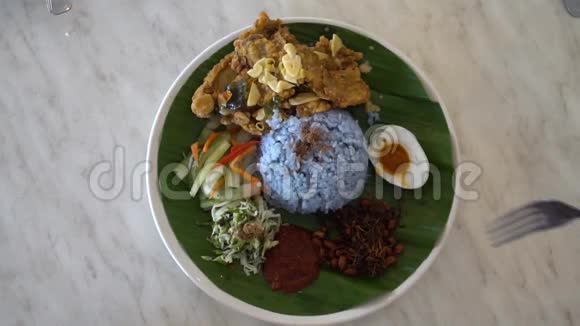 吃纳西凯拉布马来西亚传统菜视频的预览图