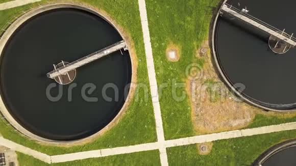 农场滤水池无人驾驶飞机视野视频的预览图