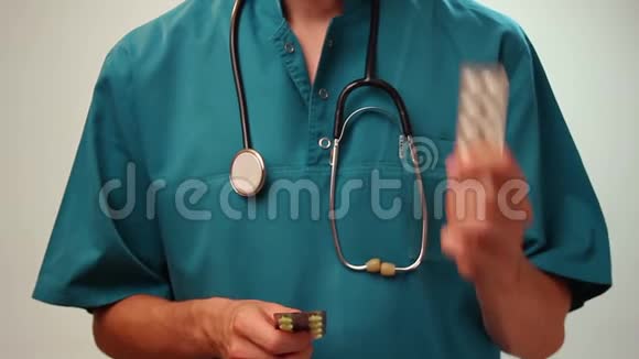 医生建议用药选择最好的药物价格质量视频的预览图