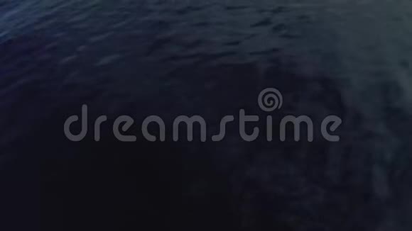 西班牙4K无人驾驶飞机夏季在地中海上飞行视频的预览图
